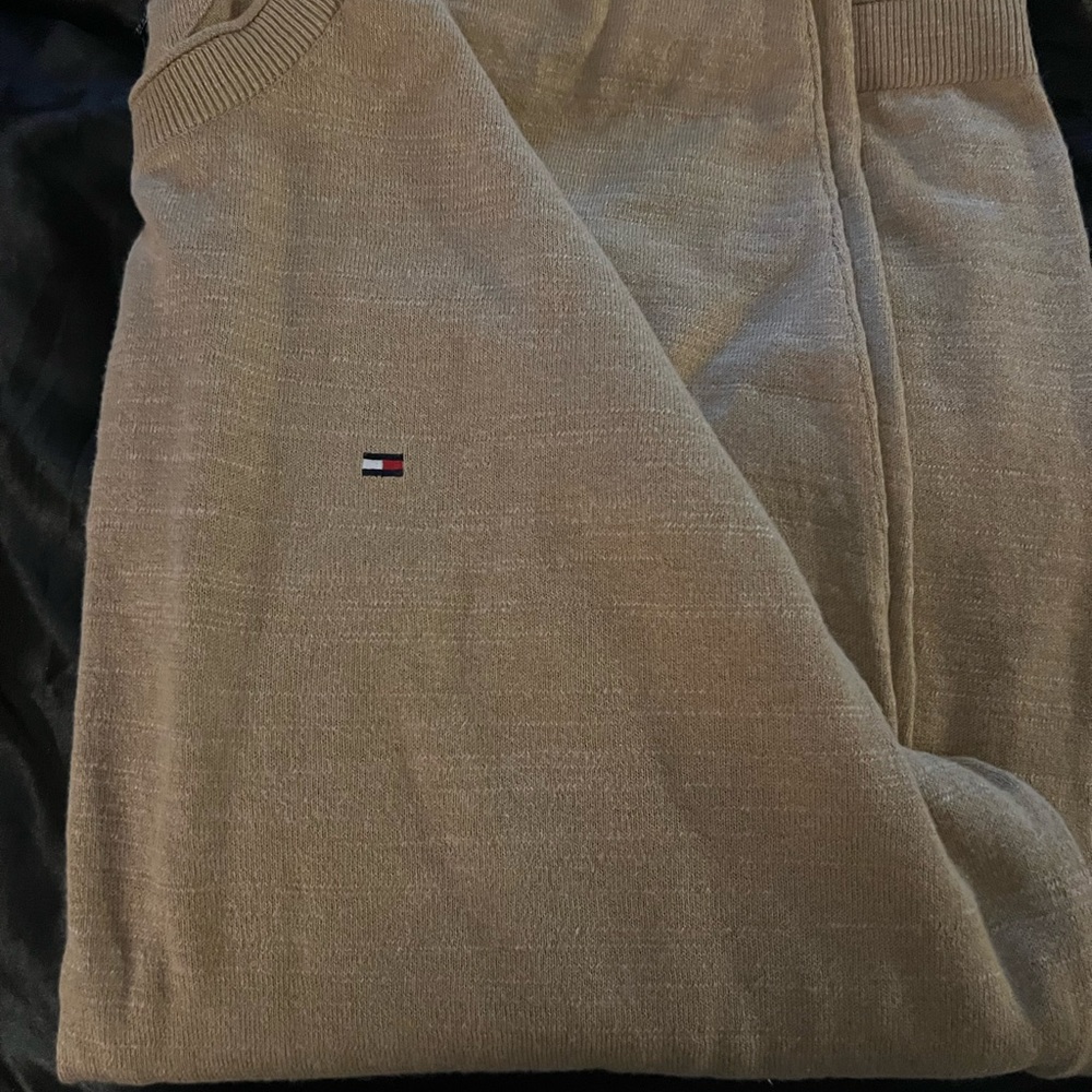 Tommy Hilfiger fashionable sweater.